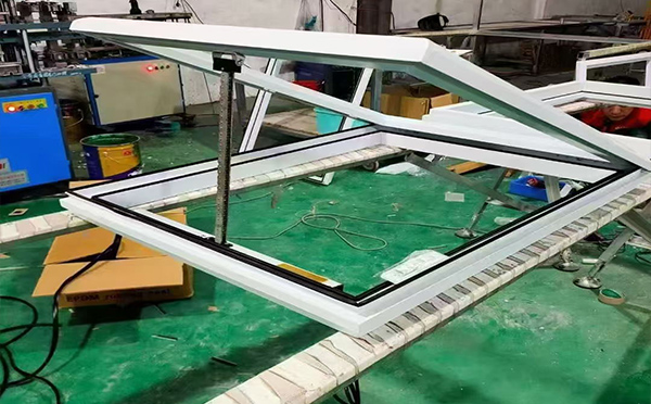 某地下车库出入口延长排烟窗配置工程