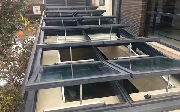 某轨道交通车辆维修车间延长排烟窗应用