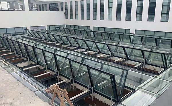 百安科技有限公司近期延长排烟窗项目案例分享 百安科技有限公司近期延长排烟窗项目案例分享