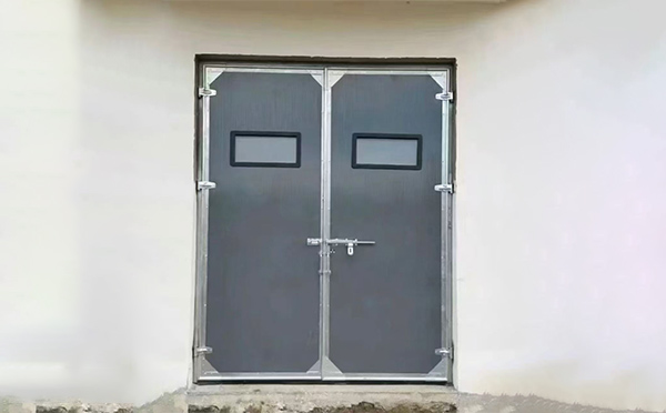 延长工业门在高温作业区域的运行表现