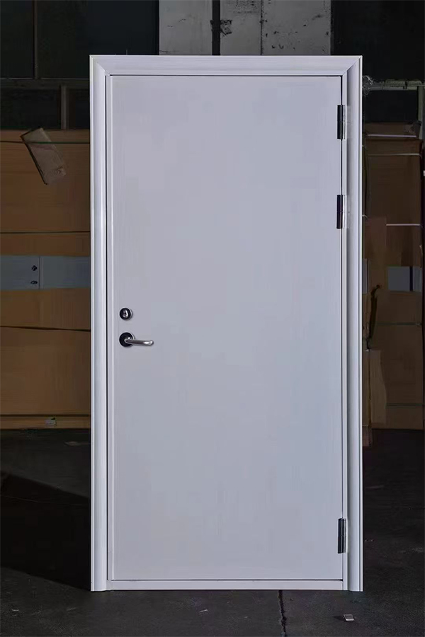 社区活动中心加装延长防火门保障居民安全